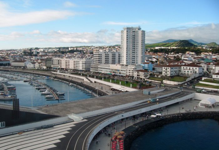 Proibição de circulação entre concelhos e recolher obrigatório em São Miguel