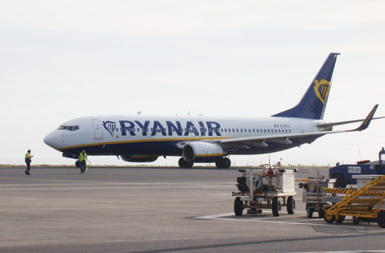 Ryanair vai passar a cobrar até dez euros por bagagem de mão