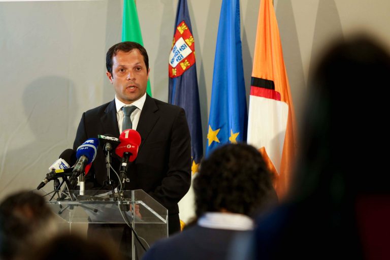 Governo “enganou os açorianos” sobre privatização da SATA Internacional