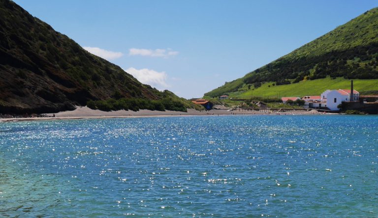 PSD/Açores questiona Governo sobre interdição da Praia de Porto Pim