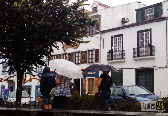 IPMA eleva para laranja avisos nos grupos Oriental e Central dos Açores devido à chuva