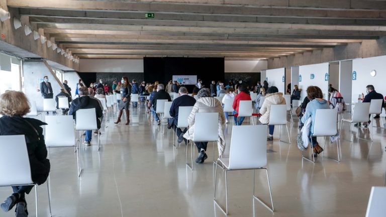 Presidente do Governo encoraja açorianos a tomar dose de reforço da vacina