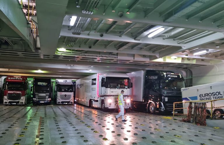 Caravana do Azores Rallye a caminho de São Miguel